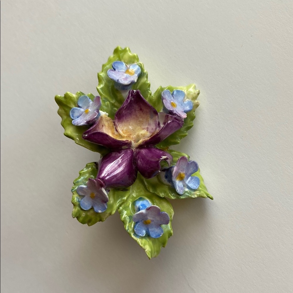 VINTAGE 50’s Flower Pin Made In England Bone China Garden Brooch violets